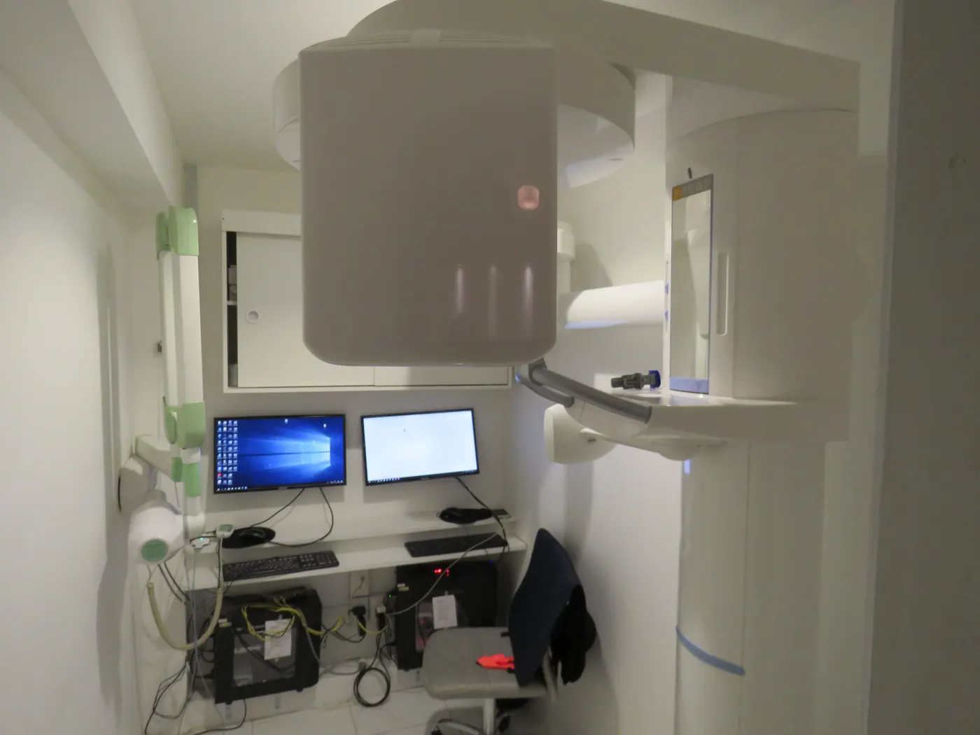 Sala de radiografía panorámica de Clínica Alerces (foto real)